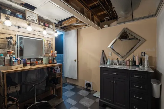 $310,000 | 704 Oakwood Street, Harrisonville, MO 64701