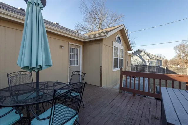 $310,000 | 704 Oakwood Street, Harrisonville, MO 64701