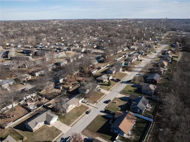 $310,000 | 704 Oakwood Street, Harrisonville, MO 64701