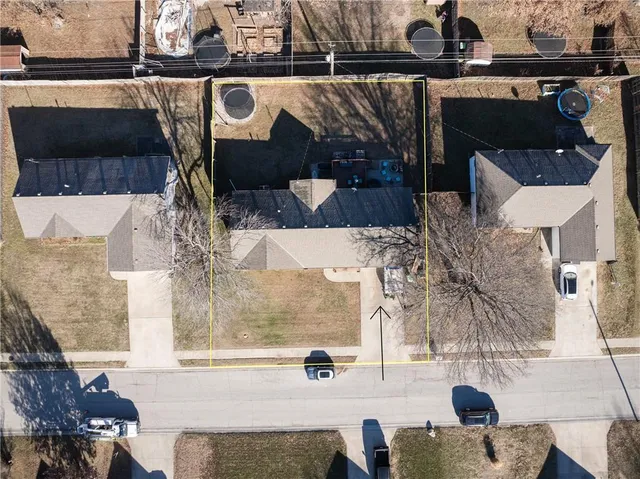 $310,000 | 704 Oakwood Street, Harrisonville, MO 64701