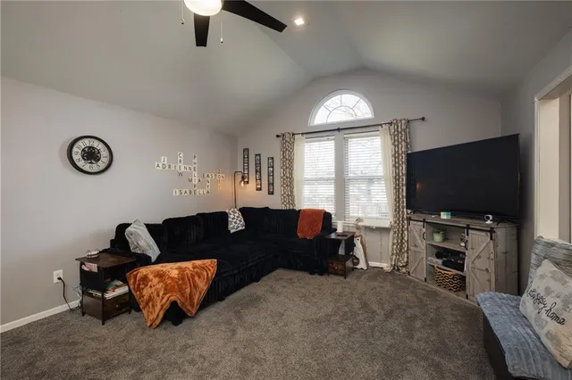 $310,000 | 704 Oakwood Street, Harrisonville, MO 64701