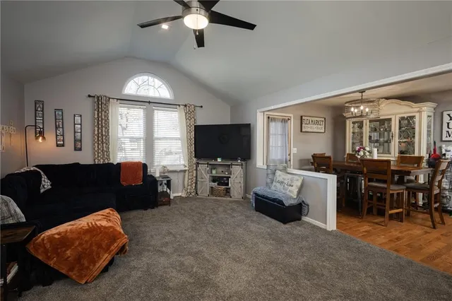 $310,000 | 704 Oakwood Street, Harrisonville, MO 64701