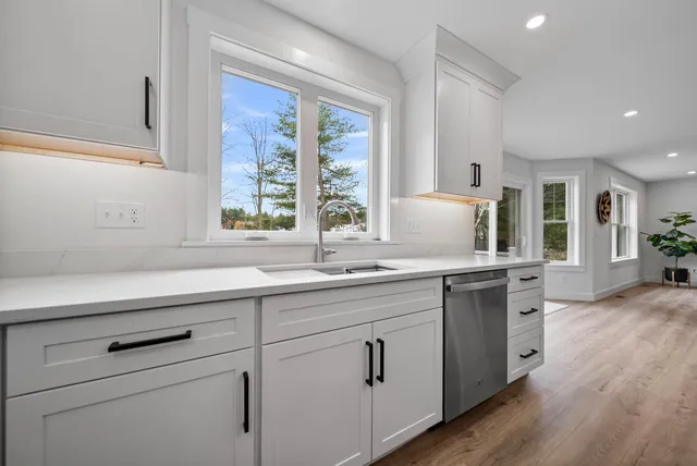 $699,000 | 60 Geneva Street, Manchester, NH 03102