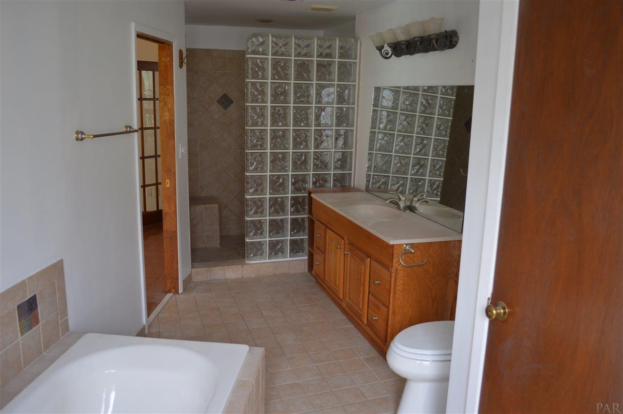 14880 Innerarity Point Road Pensacola, FL 32507 - Photo 9 of 22 Gallery Image 9