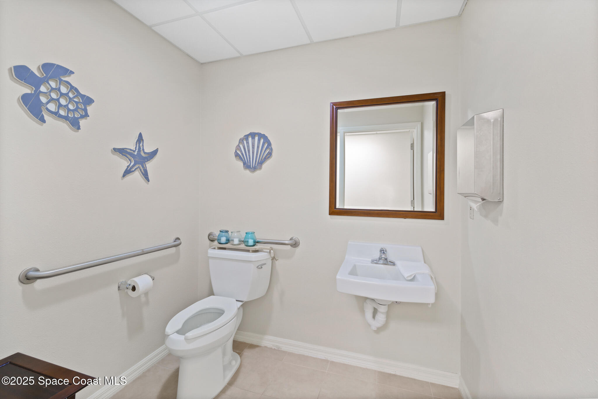 38 Suntree Place, Unit 2 Melbourne, FL 32940 - Photo 40 of 52 a bathroom with a toilet a sink and mirror