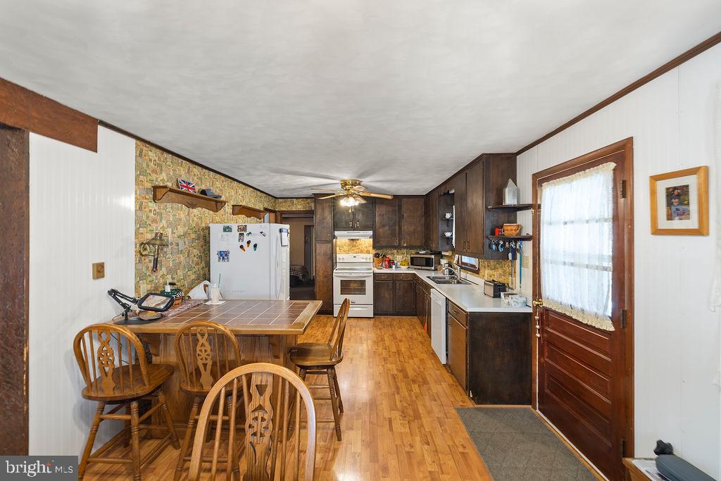 470 Racetrack Road Abbottstown, PA 17301 - Photo 6 of 54