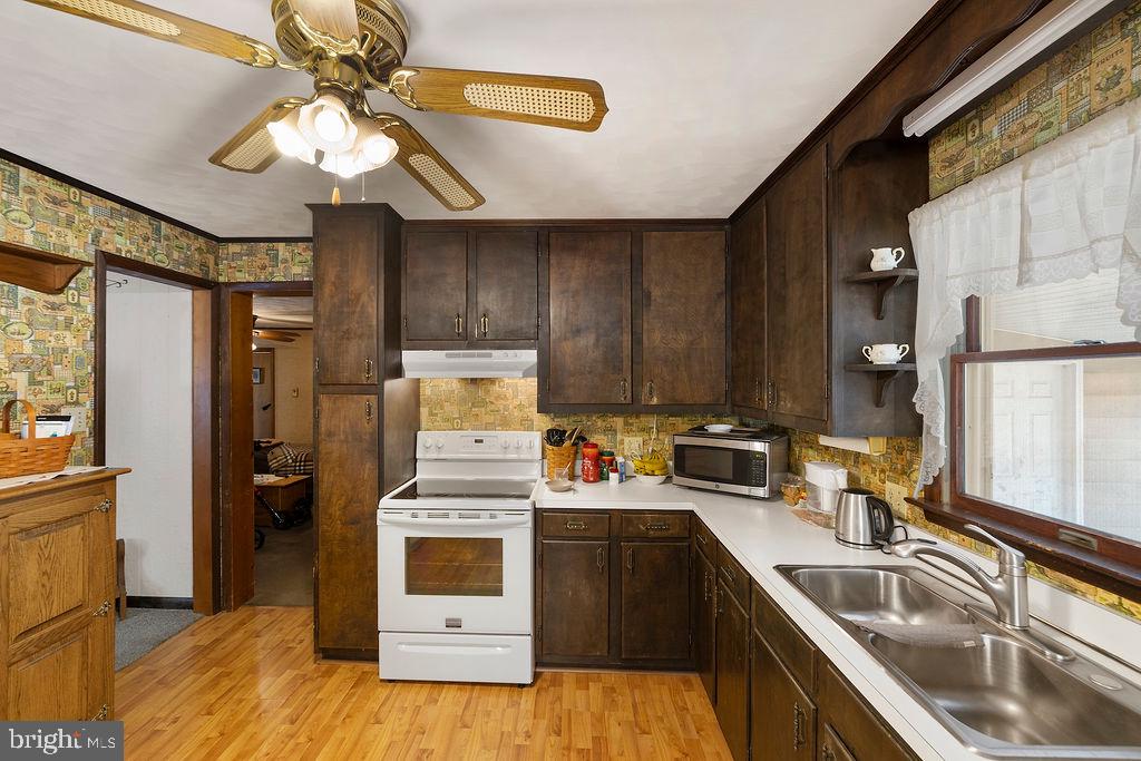 470 Racetrack Road Abbottstown, PA 17301 - Photo 9 of 54