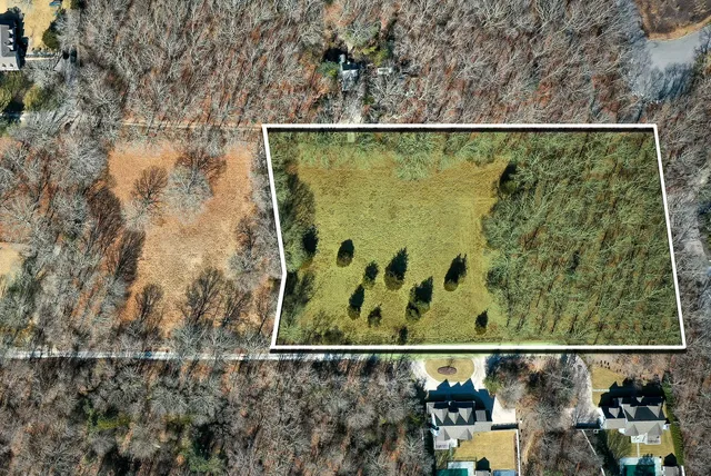 $2,875,000 | 33 West Drive, East Hampton, NY 11937