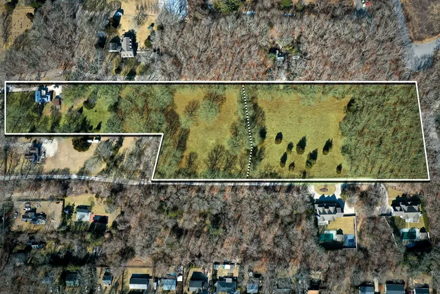 $2,875,000 | 33 West Drive, East Hampton, NY 11937