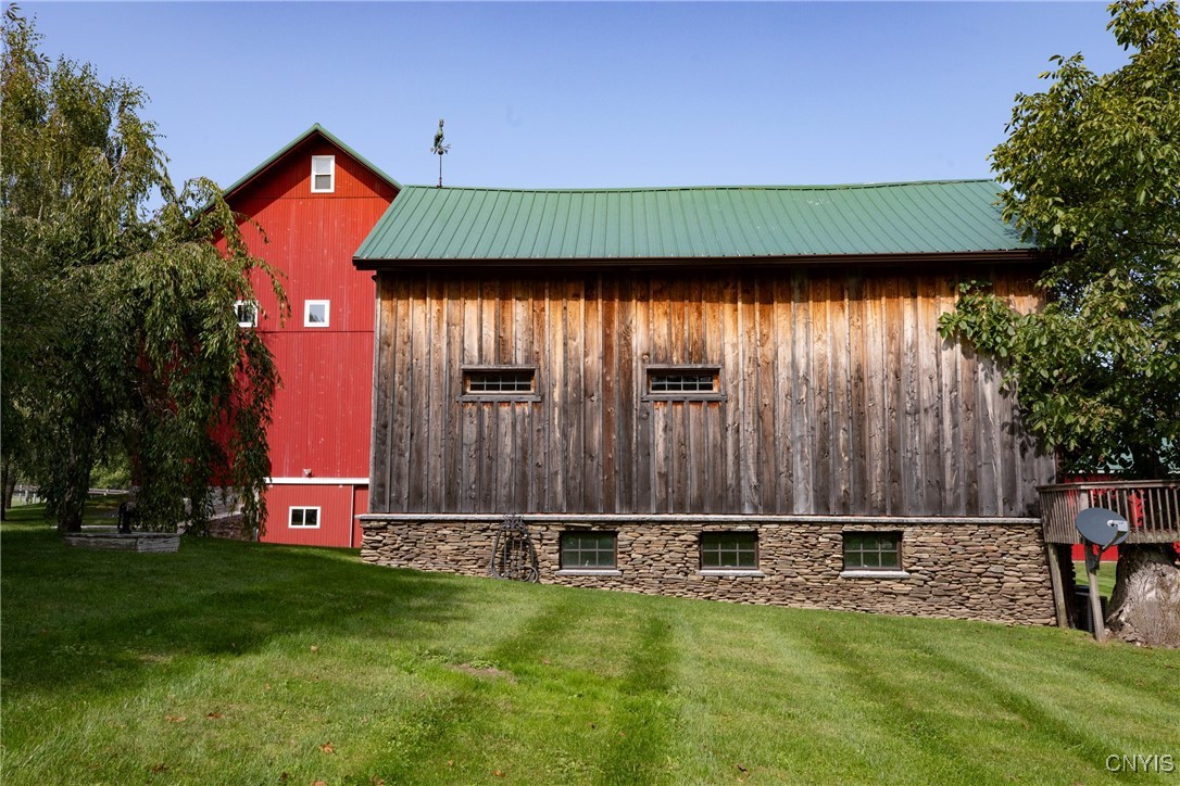 881 Andrews Road Skaneateles, NY 13152 - Photo 32 of 47 Entertainment Barn (Red)