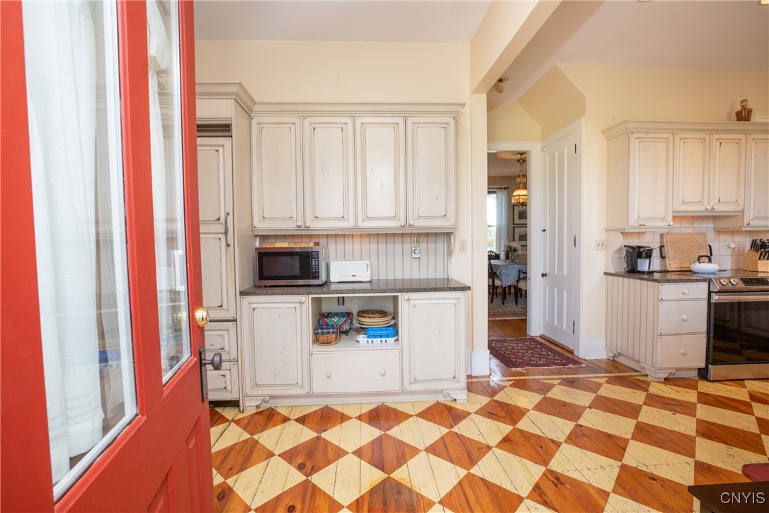 881 Andrews Road Skaneateles, NY 13152 - Photo 7 of 47 Brick House