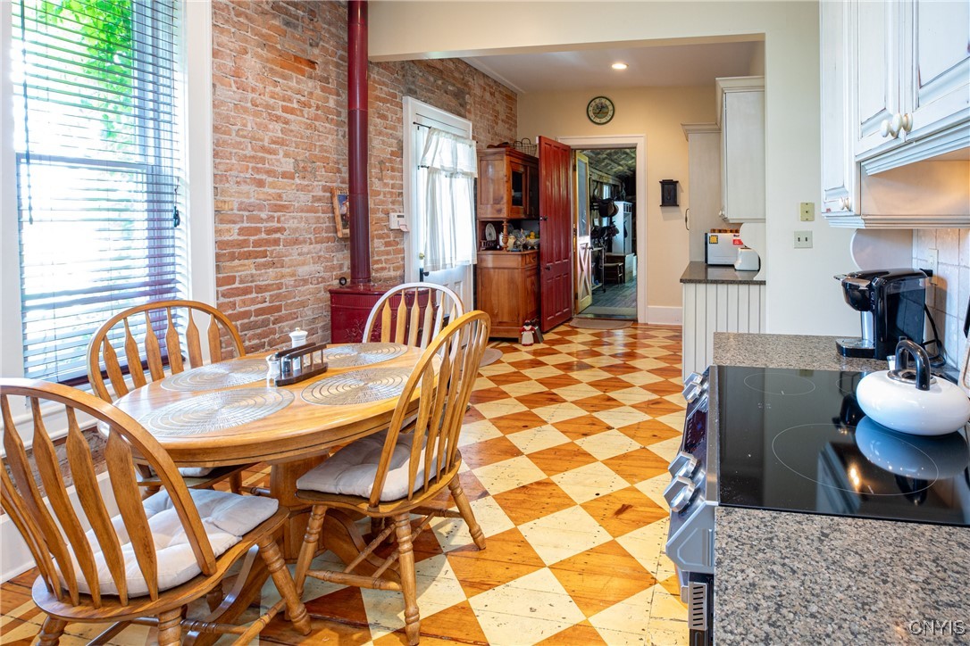 881 Andrews Road Skaneateles, NY 13152 - Photo 8 of 47 Brick House