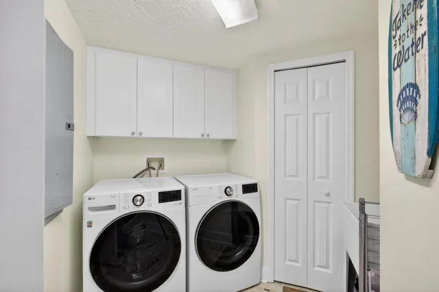 a view of an apartment building