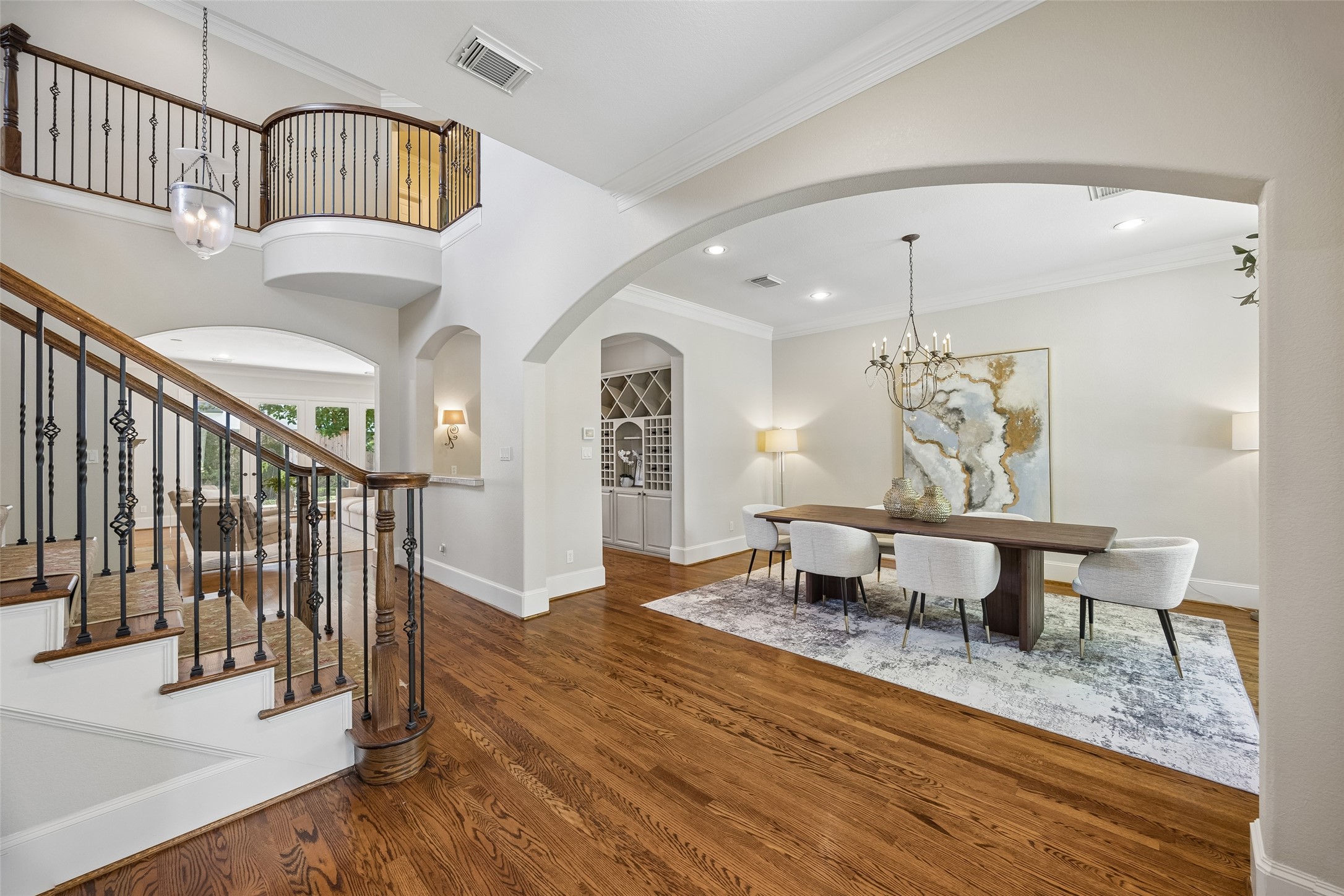 6261 Burgoyne Road Houston, TX 77057 - Photo 12 of 40 View of the dining room from the entry.