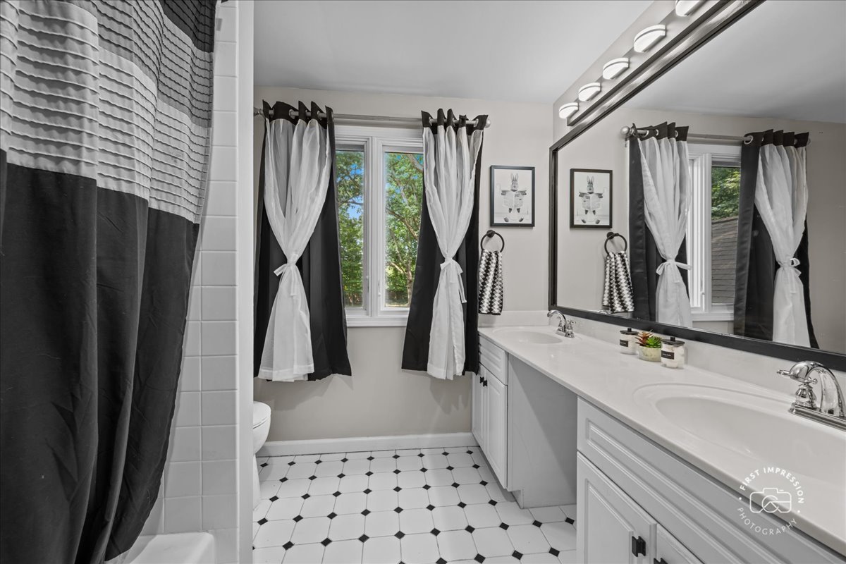 5N284 Oak Road St. Charles, IL 60175 - Photo 29 of 41 Gallery Image 29