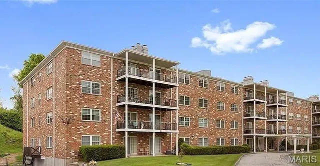 $114,000 | 3107 Garnette Drive, Unit C12, Bridgeton, MO 63044