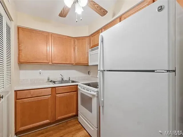 $114,000 | 3107 Garnette Drive, Unit C12, Bridgeton, MO 63044