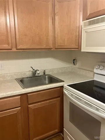 $114,000 | 3107 Garnette Drive, Unit C12, Bridgeton, MO 63044