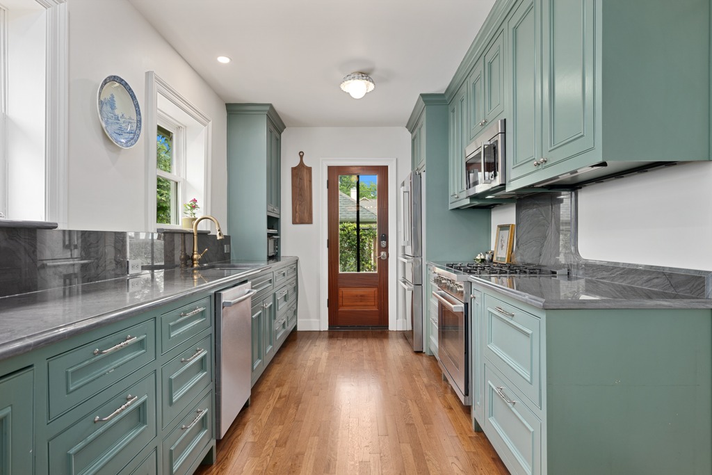 1908 West 37th Street Austin, TX 78731 - Photo 8 of 37