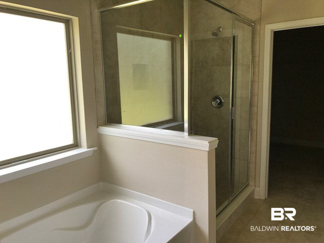24571 Chantilly Lane Daphne, AL 36526 - Photo 8 of 28 Master Shower-Tub