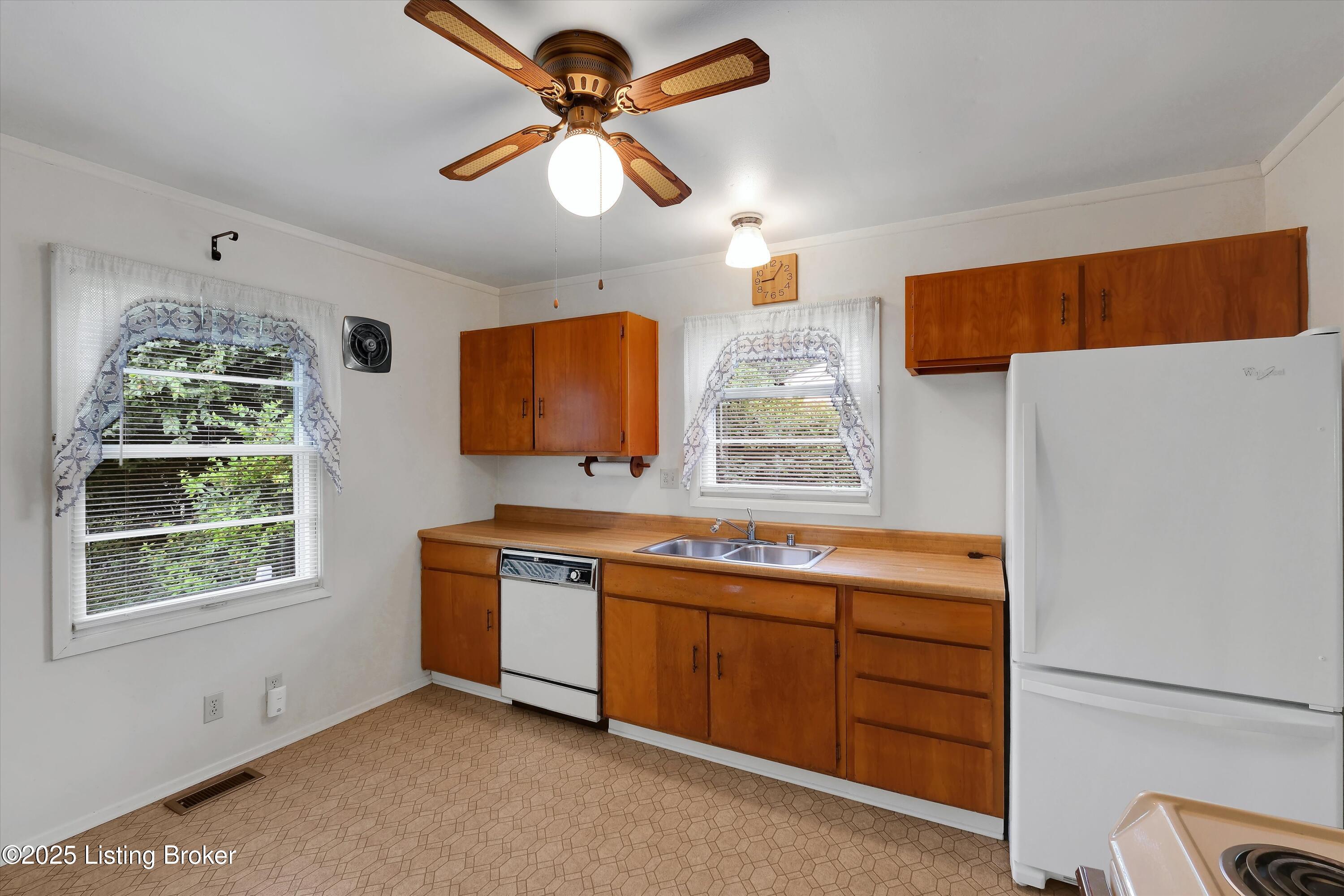 9610 Camille Road Louisville, KY 40299 - Photo 10 of 38 10-9610 Camille Rd