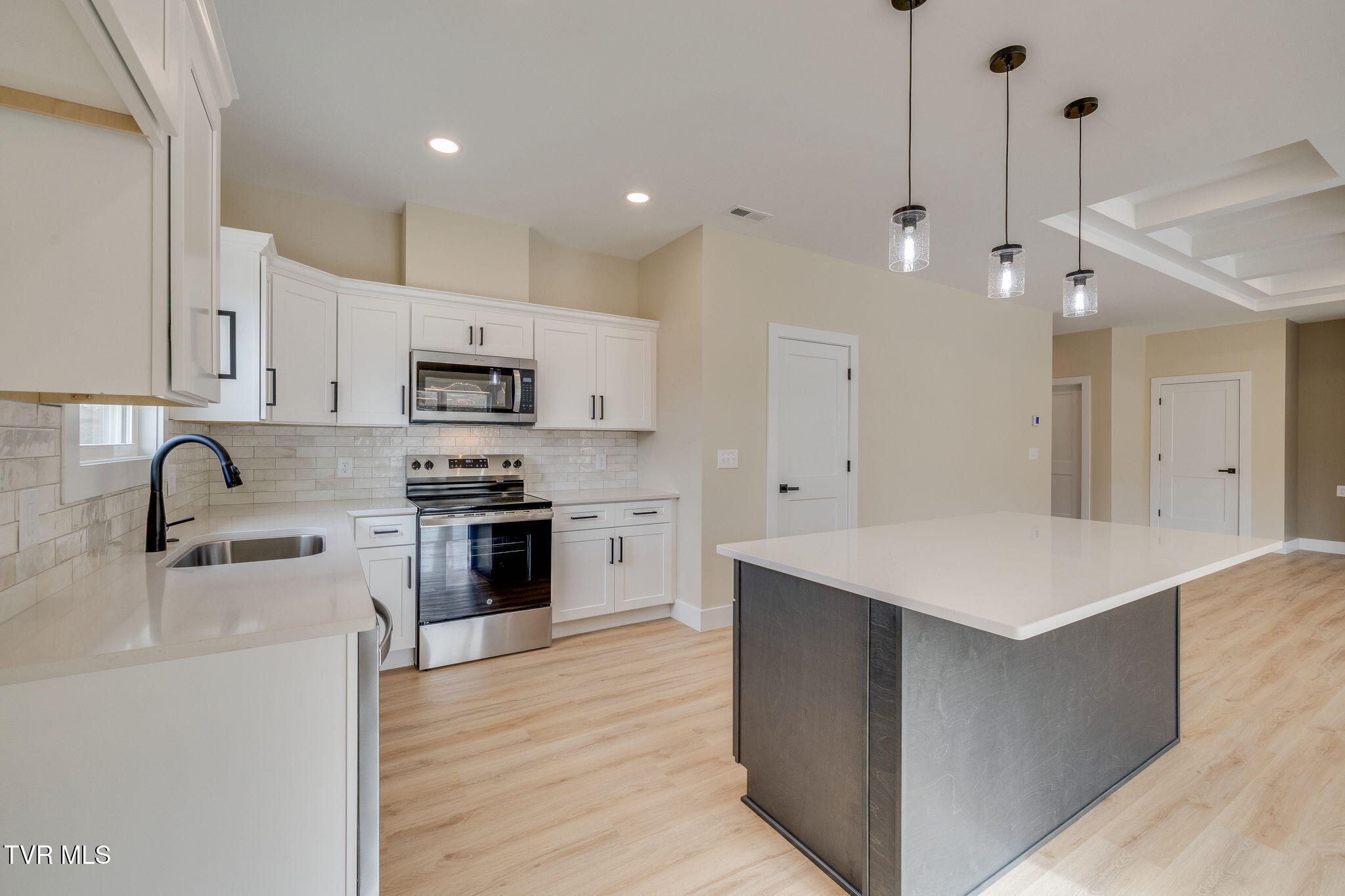 488 Middays Rest Jonesborough, TN 37659 - Photo 14 of 37 013