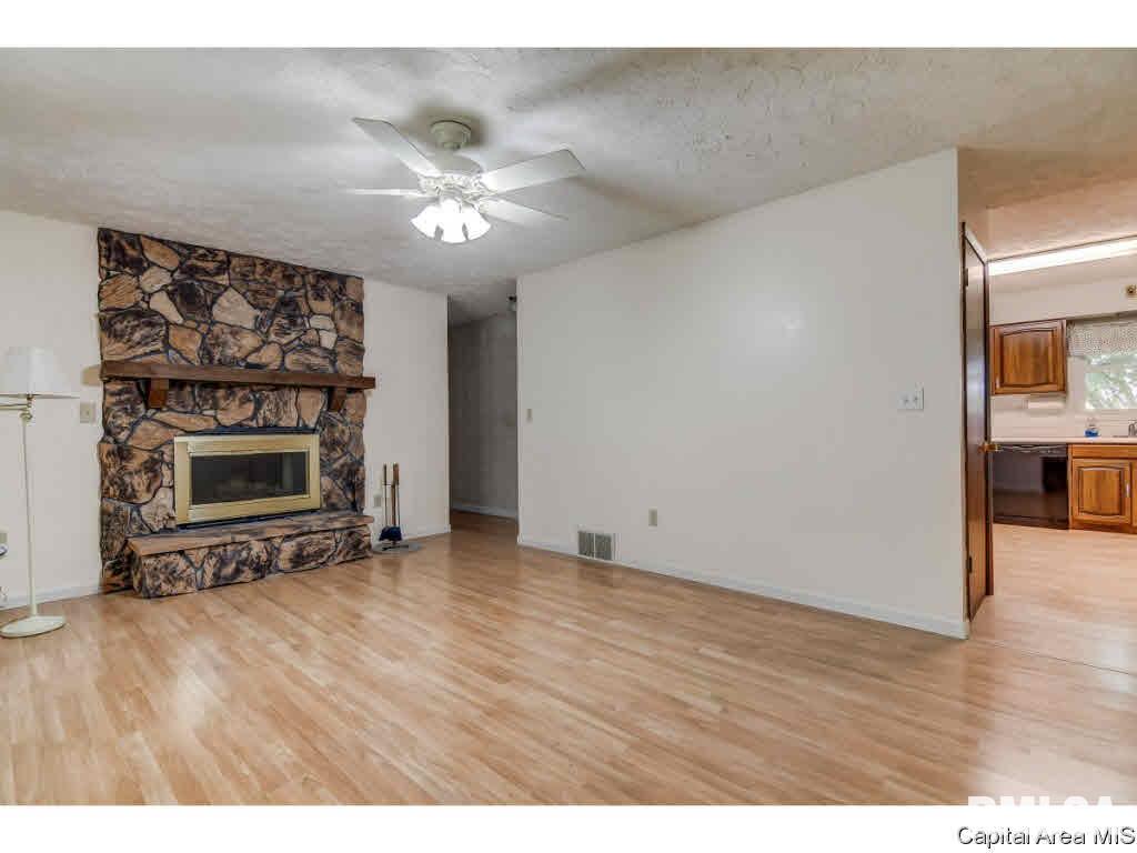 3742 Brickler Road Springfield, IL 62707 - Photo 3 of 36