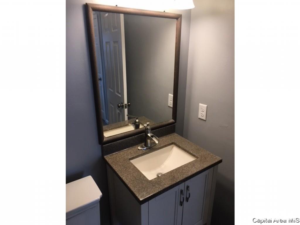 2021 Stanhope Road Springfield, IL 62702 - Photo 14 of 24