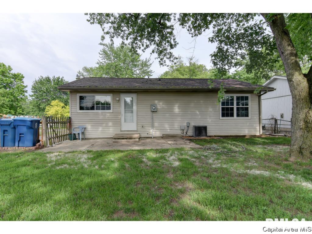 2021 Stanhope Road Springfield, IL 62702 - Photo 19 of 24