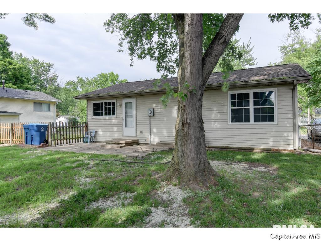 2021 Stanhope Road Springfield, IL 62702 - Photo 20 of 24