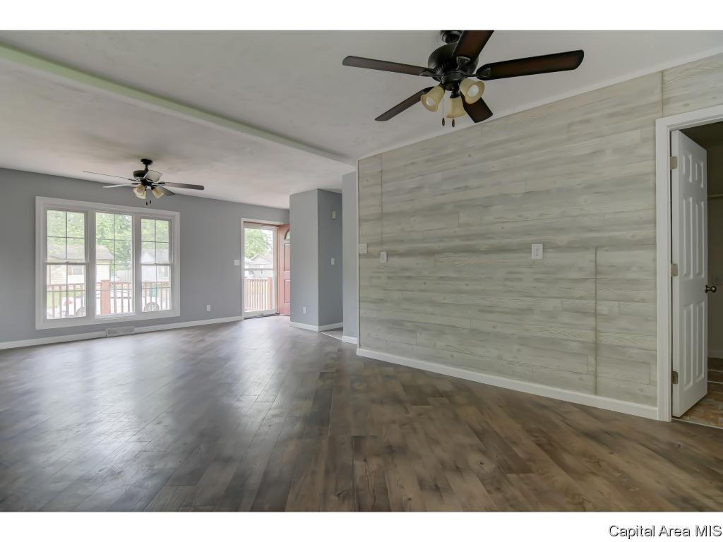 2021 Stanhope Road Springfield, IL 62702 - Photo 2 of 24