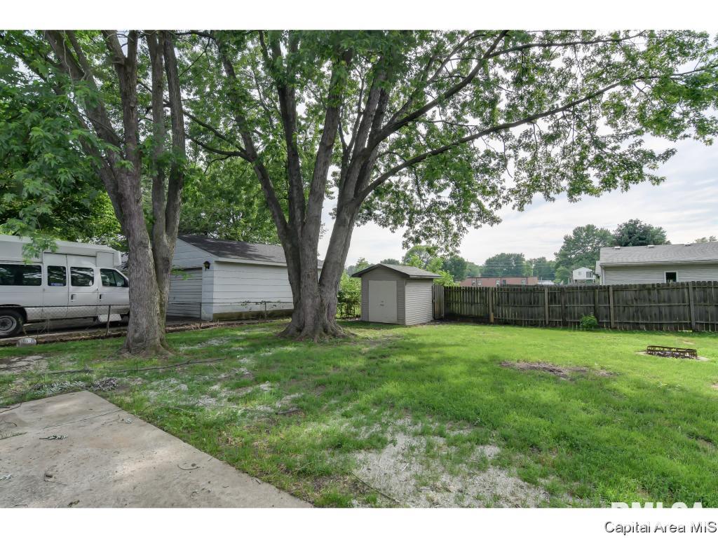2021 Stanhope Road Springfield, IL 62702 - Photo 21 of 24