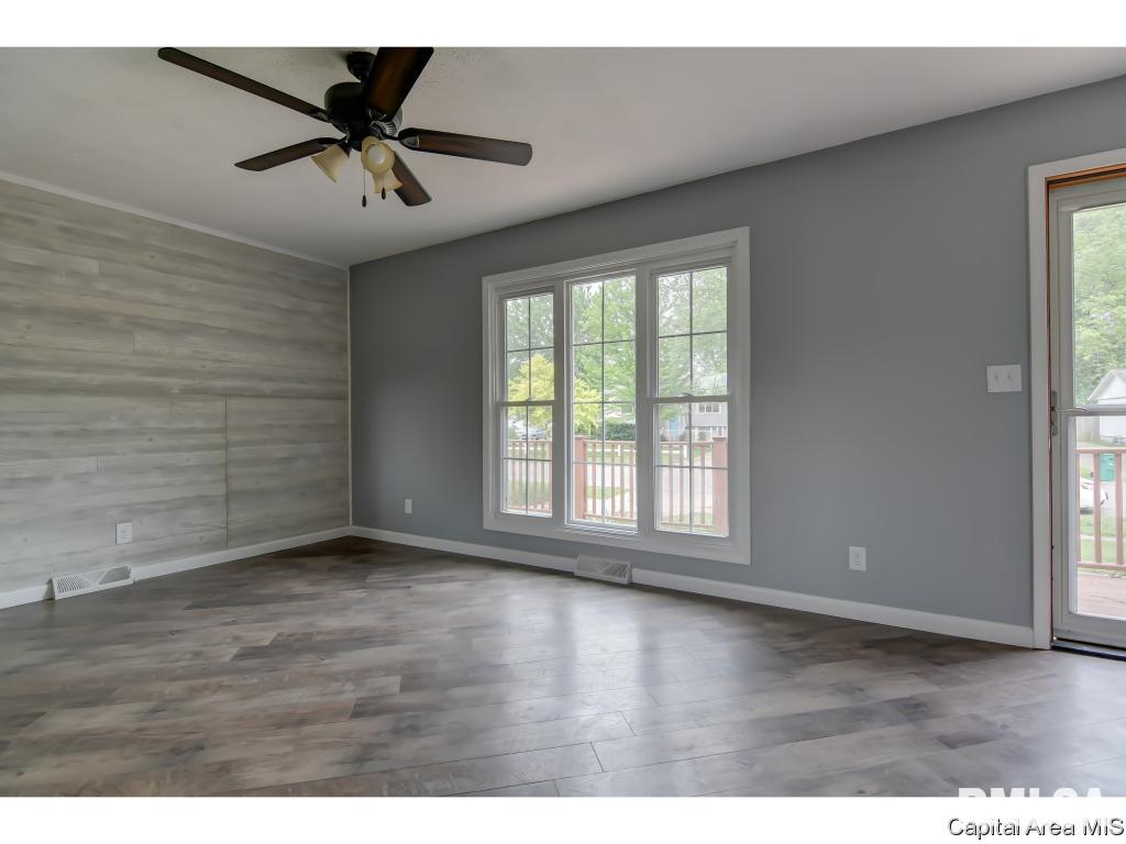 2021 Stanhope Road Springfield, IL 62702 - Photo 3 of 24