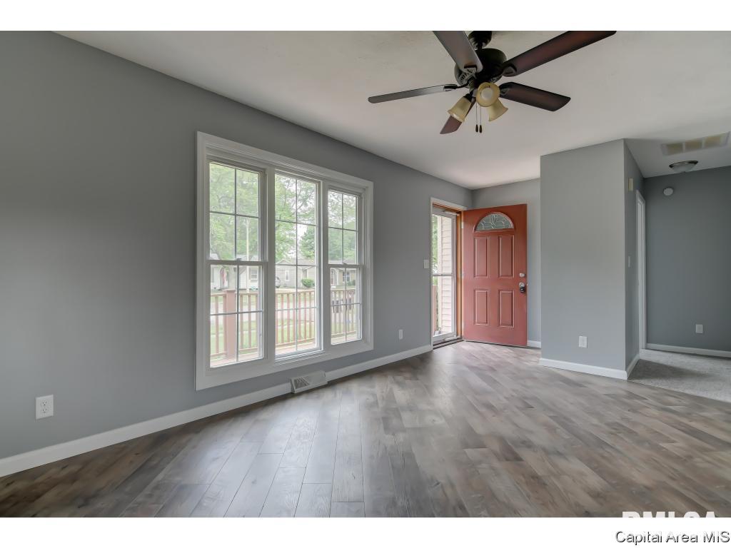2021 Stanhope Road Springfield, IL 62702 - Photo 4 of 24