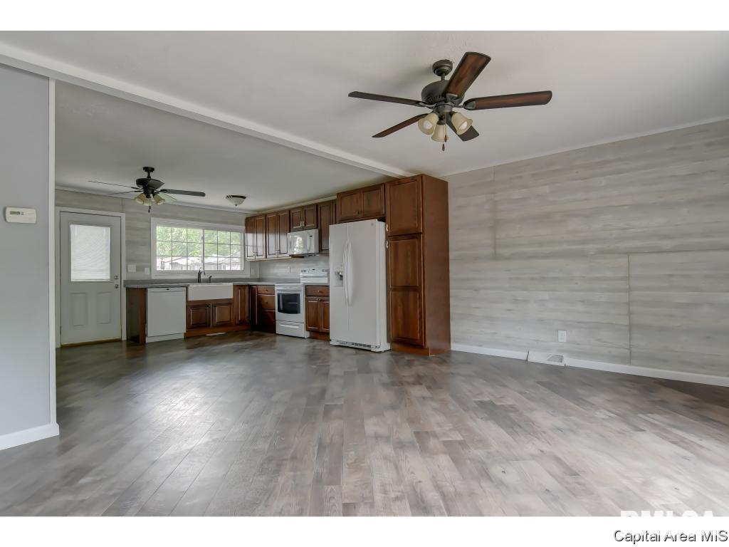 2021 Stanhope Road Springfield, IL 62702 - Photo 5 of 24