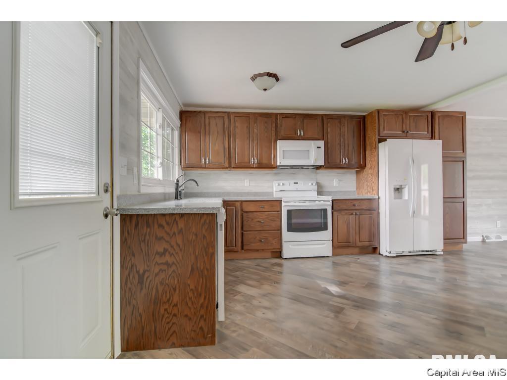 2021 Stanhope Road Springfield, IL 62702 - Photo 7 of 24