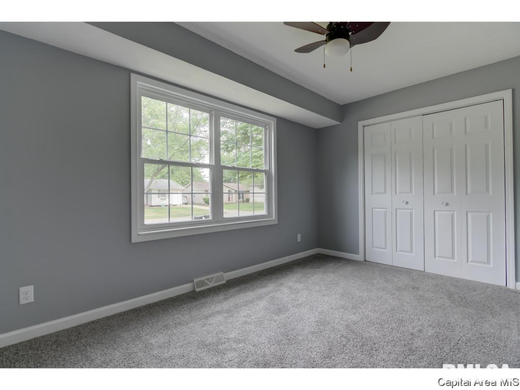 2021 Stanhope Road Springfield, IL 62702 - Photo 9 of 24