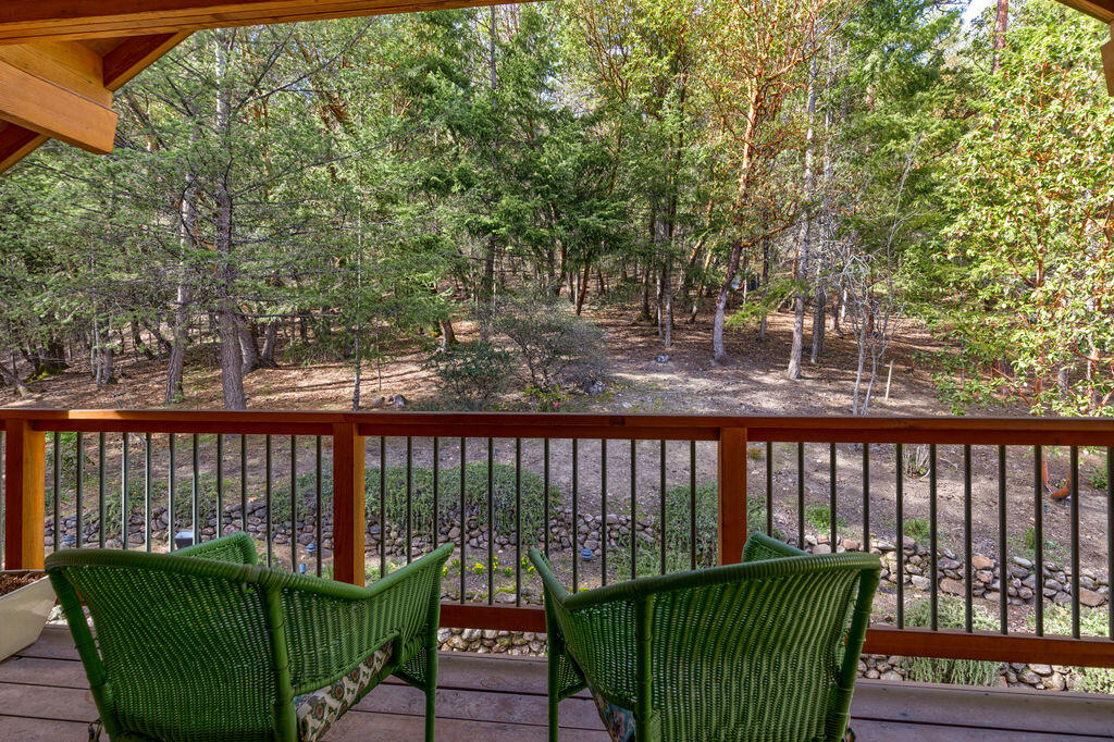 4766 Andrews Road Medford, OR 97501 - Photo 46 of 71 Upstairs deck view