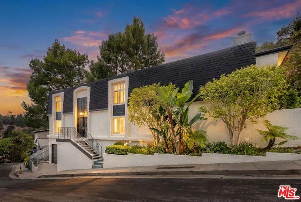 $1,899,000 | 17066 Empanada Place, Encino, CA 91436