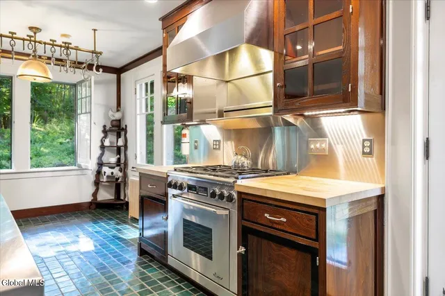 $4,800,000 | 127 Barber Lane, Westport, NY 12993