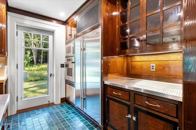 $4,800,000 | 127 Barber Lane, Westport, NY 12993