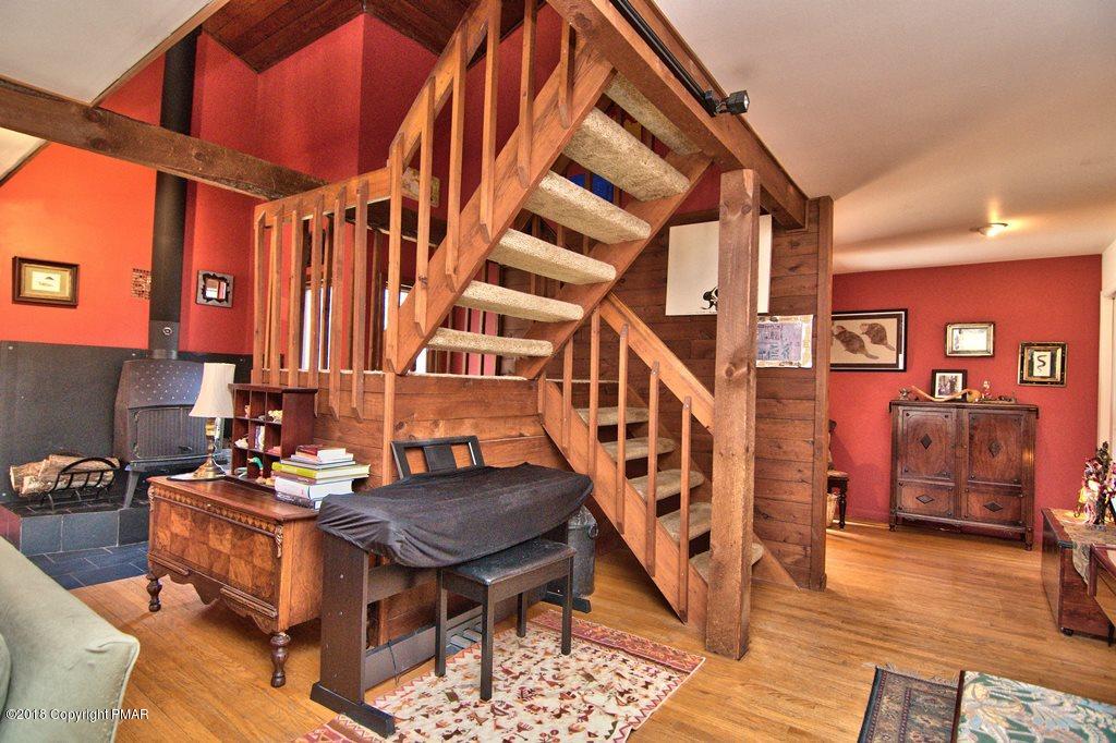 465 Pensyl Creek Road Stroudsburg, PA 18360 - Photo 19 of 80 Staircase View 1
