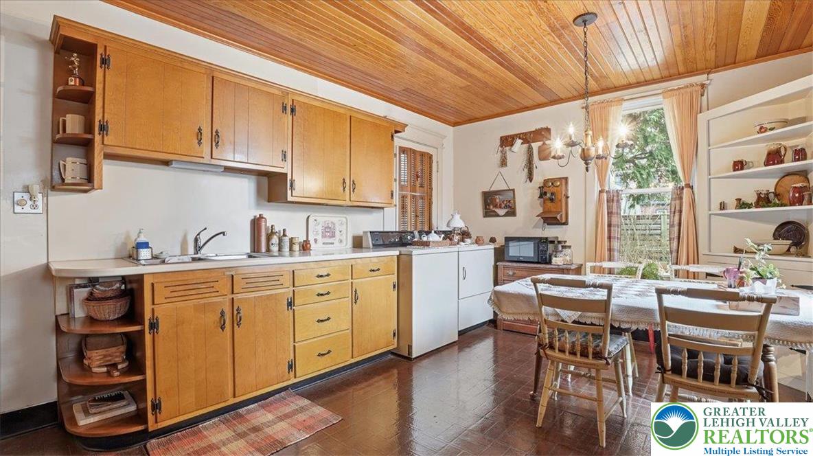 717 High Street Bethlehem, PA 18018 - Photo 10 of 35