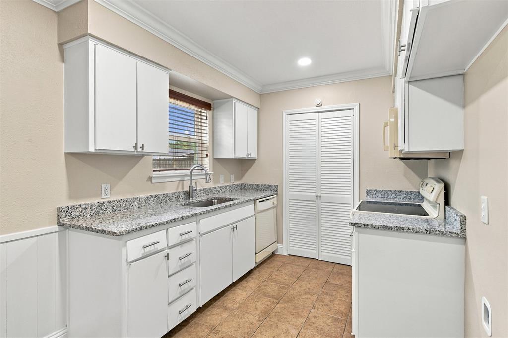 335 Springwillow Road Burleson, TX 76028 - Photo 7 of 29 Gallery Image 7