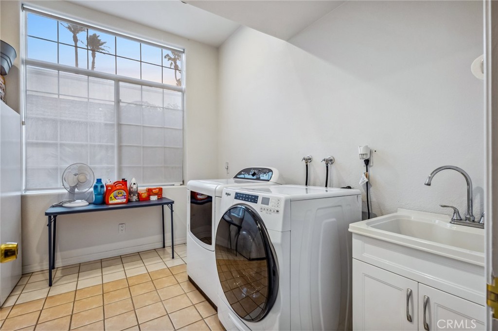 3670 Riverview Terrace Needles, CA 92363 - Photo 40 of 74 Laundry Room