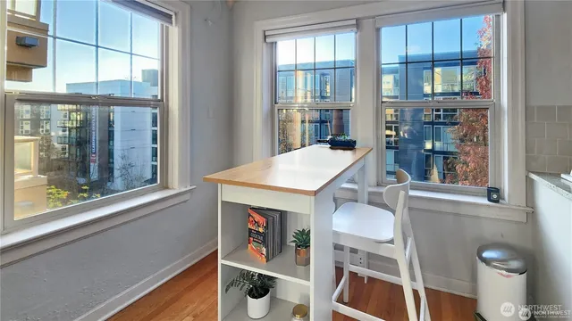 $1,700 | 124 Warren Avenue North, Unit 310, Seattle, WA 98109