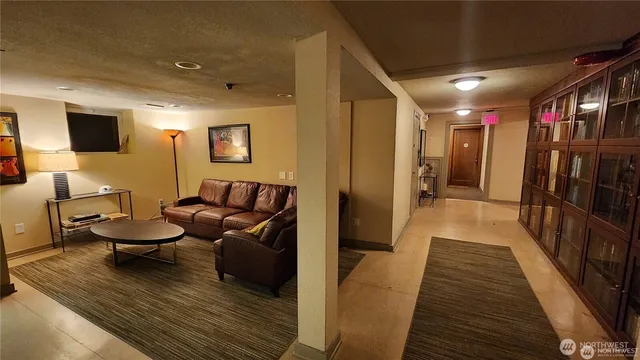 $1,700 | 124 Warren Avenue North, Unit 310, Seattle, WA 98109