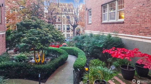 $1,700 | 124 Warren Avenue North, Unit 310, Seattle, WA 98109