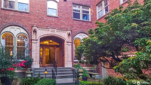 $1,700 | 124 Warren Avenue North, Unit 310, Seattle, WA 98109