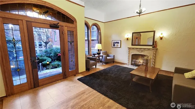 $1,700 | 124 Warren Avenue North, Unit 310, Seattle, WA 98109